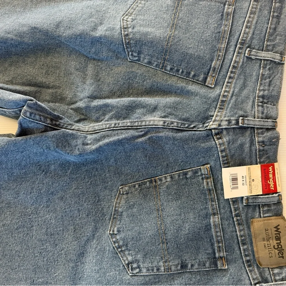 Wrangler Authentic 10ZM200VF Jeans‎ Men's Size 40 X 32 Light Wash NWT